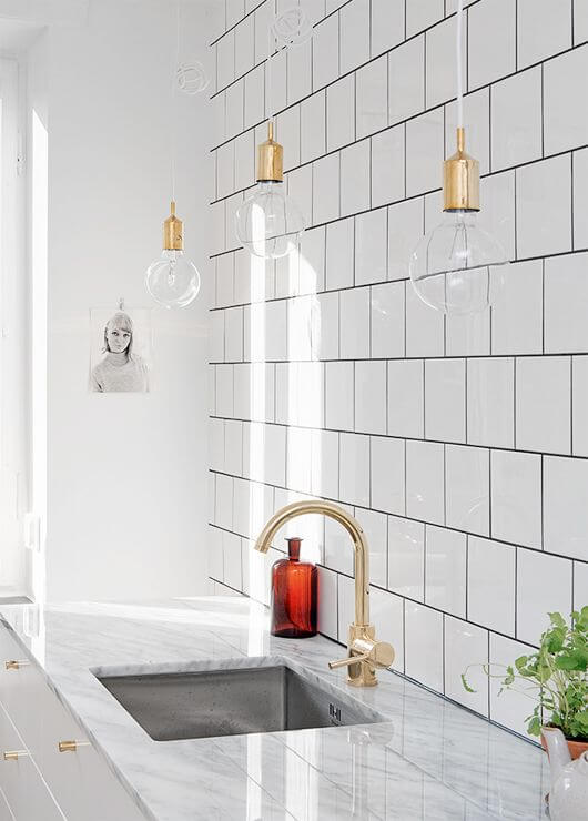 Using Dark Grout, White Subway Tiles With Black Grout